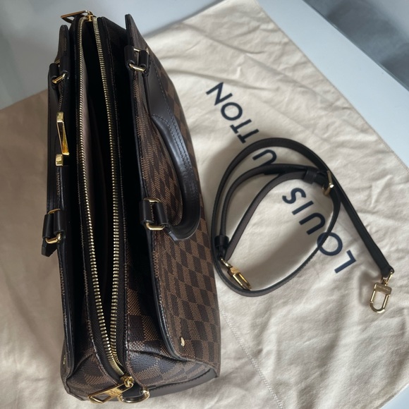 Louis Vuiton Purse! Authentic and worn 2 times only! - Picture 6 of 16